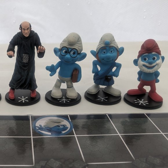 The Smurfs No Smurf Left Behind Collectible Box Game & 2 extra collectibles - Picture 5 of 14